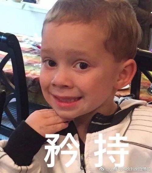 吃瓜假笑女孩图片,网络迷因背后的社会现象解析